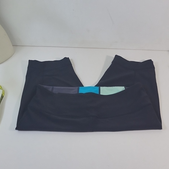 Lululemon Black & Patterned Reversible Shorts - Picture 4 of 4